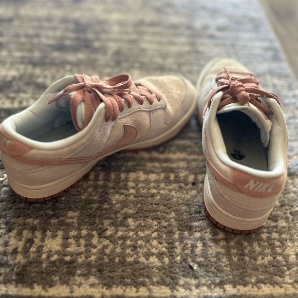 Nike Dunk Low Fossil Rose shoes
